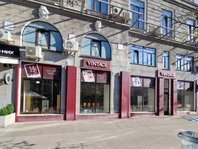 Сдам в аренду помещение 287м2, пл. Конституции 1.