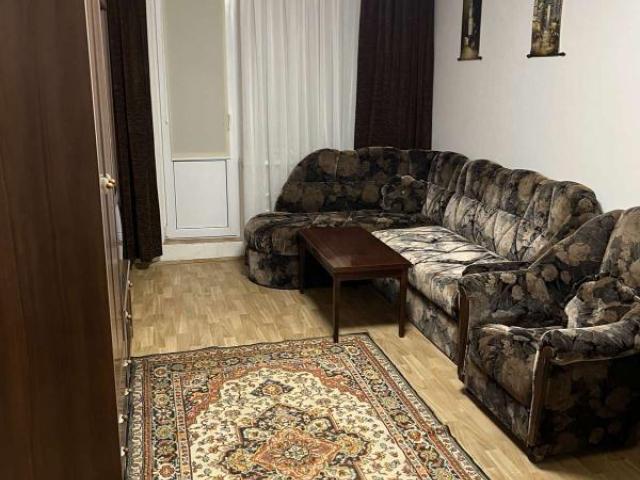 Здам свою 2-кімнатну квартиру біля метро 