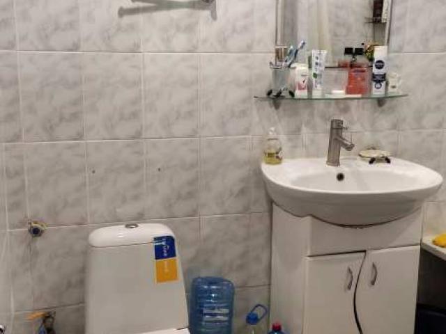 Продам 2-к. квартиру-сталінку, 4/5, метро 5 хв.