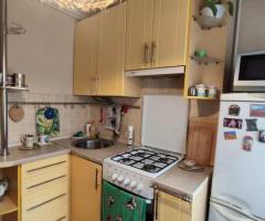 Продам 2-к. квартиру-сталінку, 4/5, метро 5 хв.