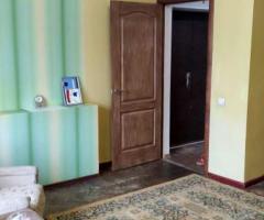 Продам 2-к. квартиру-сталінку, 4/5, метро 5 хв.